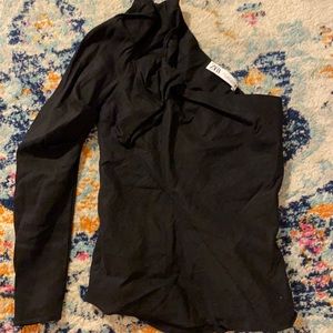 One sleeve Zara top!
